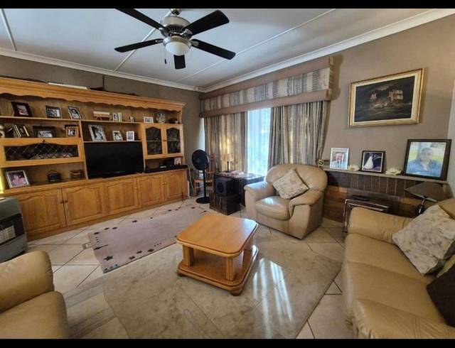 3 BEDROOM HOUSE FOR SALE IN VANDERBIJLPARK SE 1